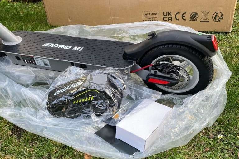 AKTION Scooter mit Blinker inklusive Tasche 500 Watt Motor und 12AH Batterie